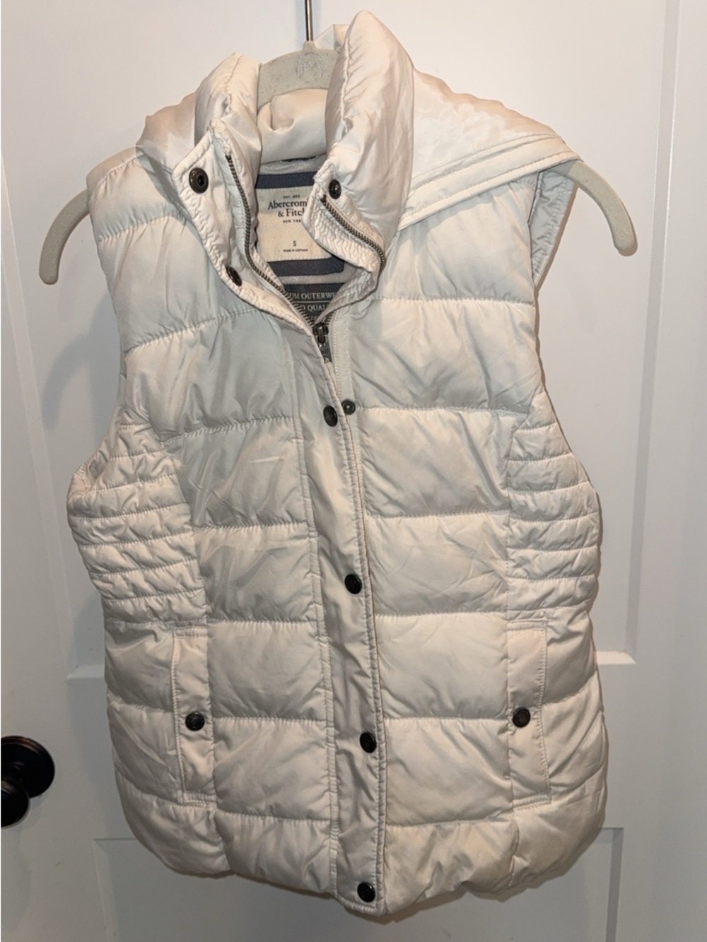 Abercrombie & Fitch Women's White Quilted Puffer Vest